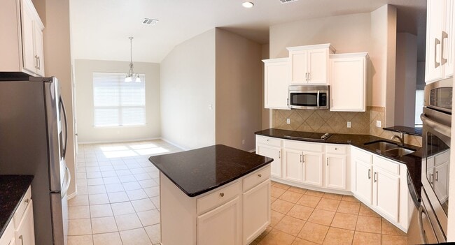 Building Photo - Available NOW!!!! Beautiful 1 story, 3 bed...