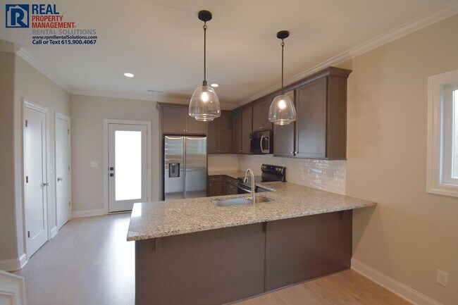 Building Photo - Gorgeous and modern 2 bedroom townhome in the heart of Murfreesboro w/ neighborhood pool, hi-spee...