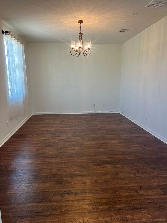 Building Photo - 3 Bedroom Plus Bonus Room Single Family Ho...