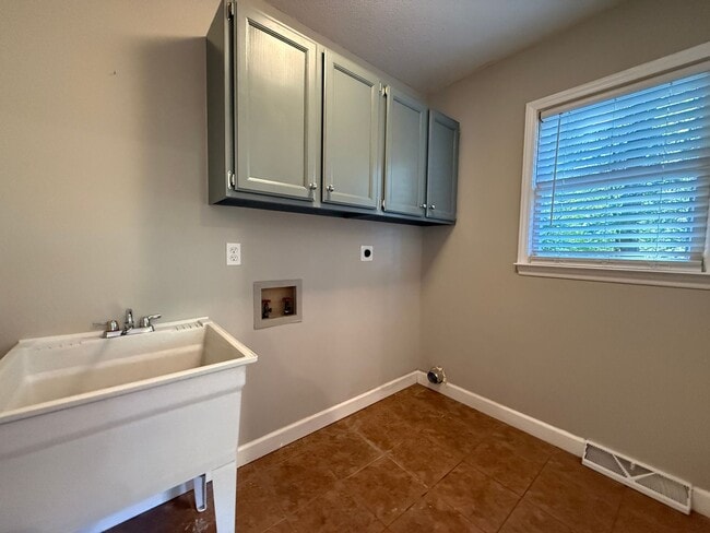 Building Photo - 6714 Amberley Ln