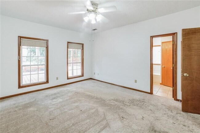 Building Photo - 487 Ravinia Way