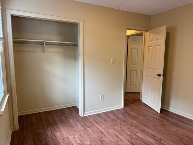 Building Photo - Updated Two Bedroom Apartment in Statesville
