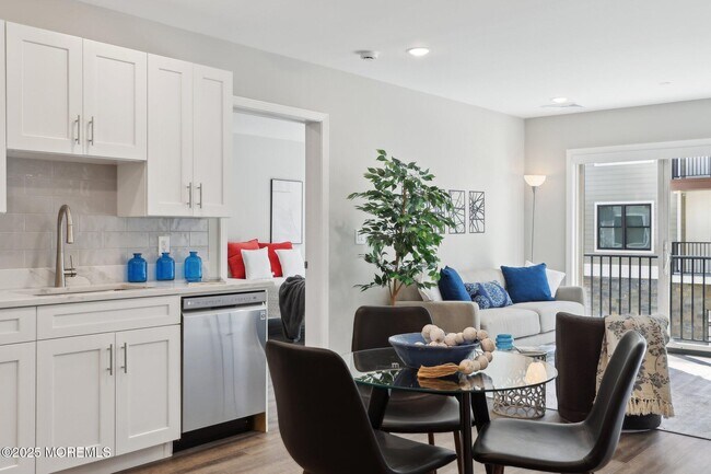 Building Photo - 272 Willow Ave