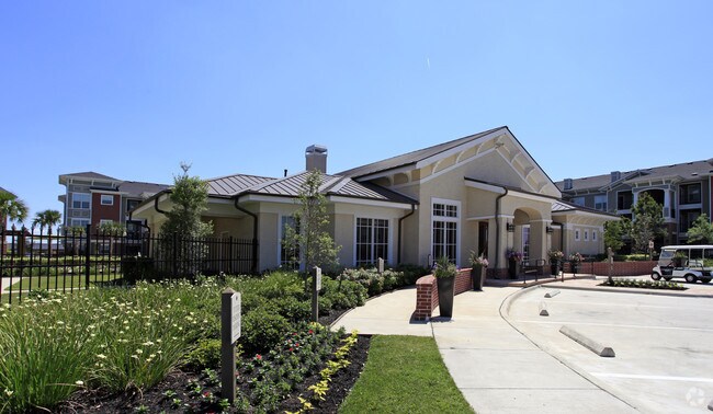 Leasing Office - Camden Grand Harbor