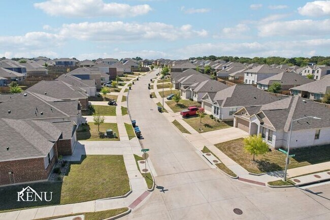 Building Photo - 300 Ridgeland Oak Dr