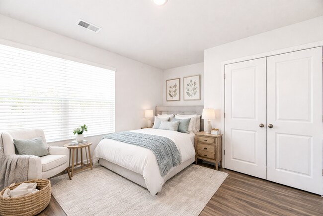 Building Photo - Modern 4 Bedroom Home in Mackey Farms