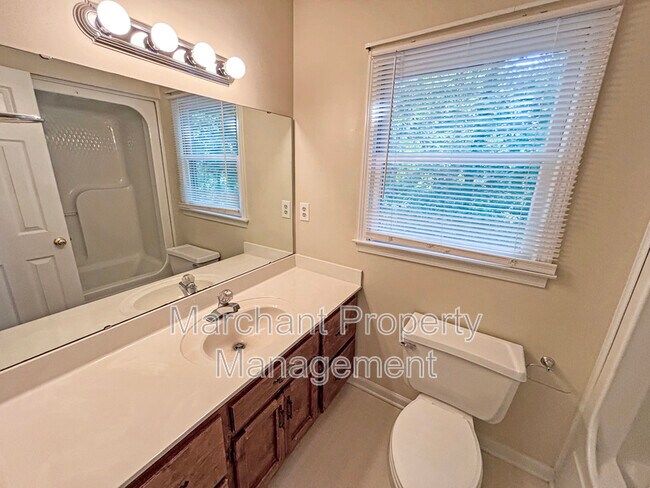 Building Photo - 44 Regent Dr