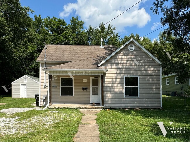 Inviting 3 Bedroom, 1.5 Bathroom Home - 2138 N Taylor Ave Springfield ...