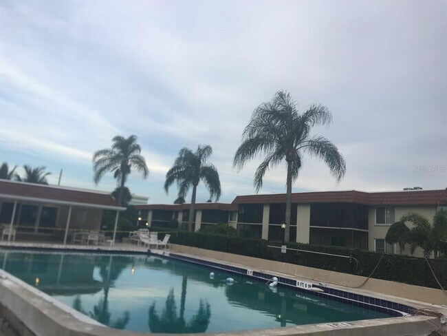 Building Photo - 201 St Lucie Ln