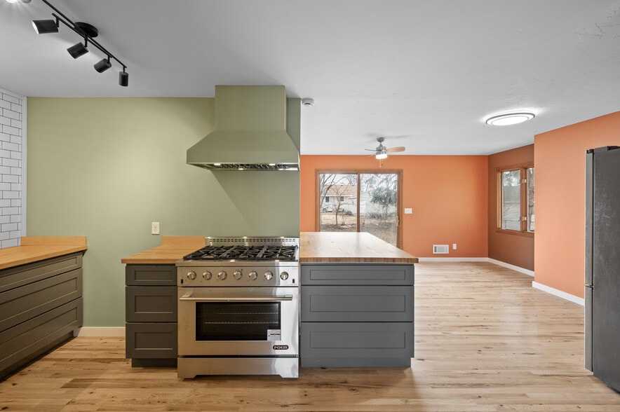 Building Photo - 5616 Nevada Ave N