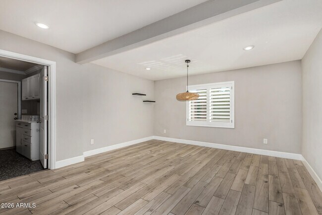 Building Photo - 429 W Flower St