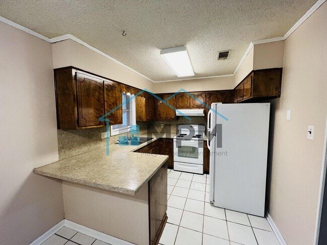 Building Photo - 105 Hilltop Dr