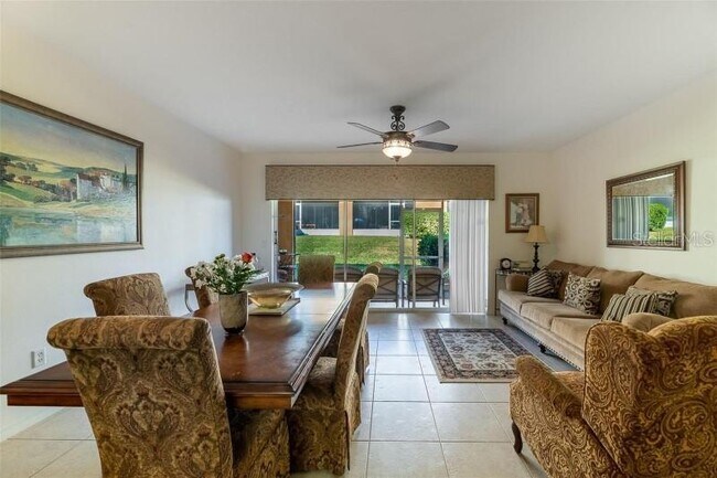 Building Photo - 366 Chelsea Dr
