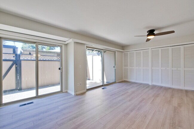 Building Photo - Single Story Townhome in Cherry Chase Neighborhood of Sunnyvale!