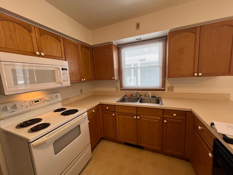 Building Photo - 604 Brown St