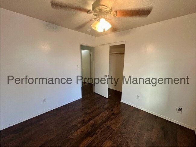 Building Photo - Stunning 5 Bed/2 Bath S Bakersfield Home w...
