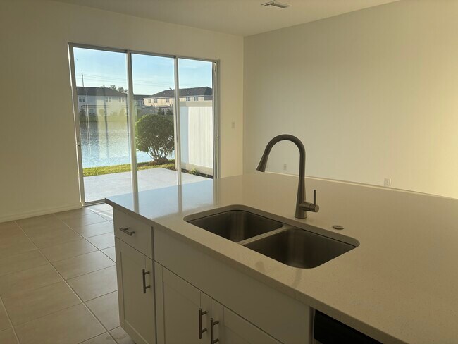 Building Photo - 2302 Alee Ln