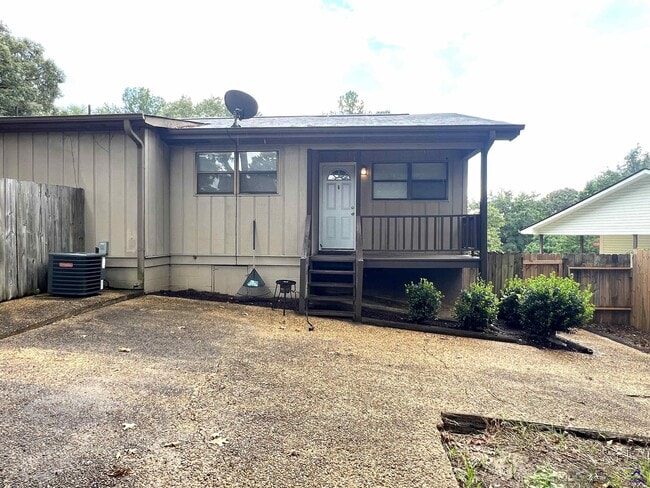Building Photo - 405 Westcliff Cir