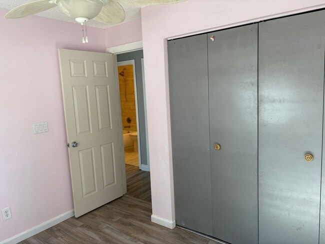 Building Photo - Large 5 bed 3 bath house near Cherry Creek Reservoir!