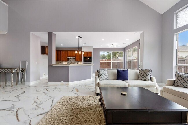 Building Photo - 3011 Grand Lakeview Dr
