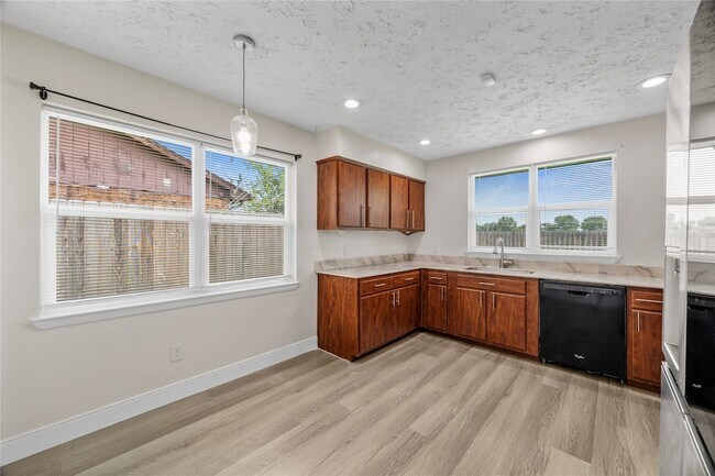Building Photo - 1815 Millbury Dr
