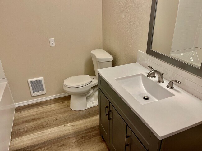 Building Photo - 225 E Westview Ave