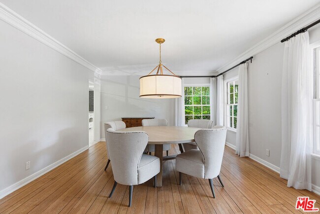 Building Photo - 9305 Hazen Dr