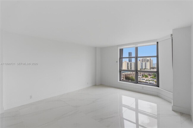 Building Photo - 19101 NE 36th Pl