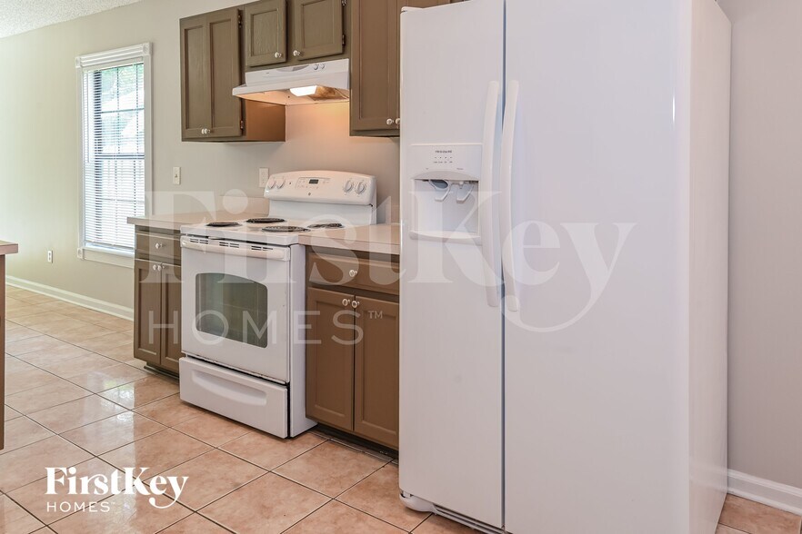 Building Photo - 4576 Antler Hill Dr E