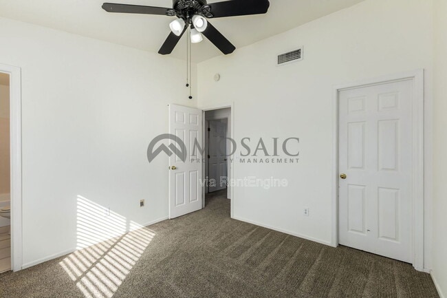 Building Photo - 703 W Hess Ave