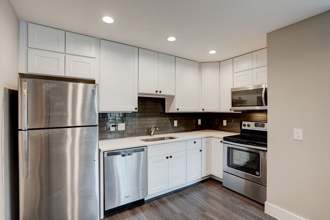 Building Photo - Stylish 2BD/2BA Two-Level Home with Firepl...
