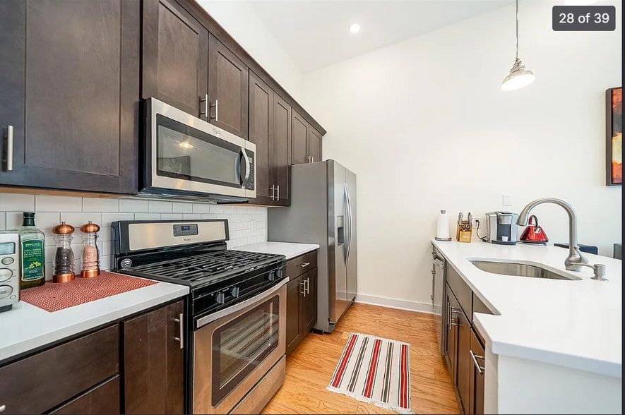 Building Photo - 209 Hutton St