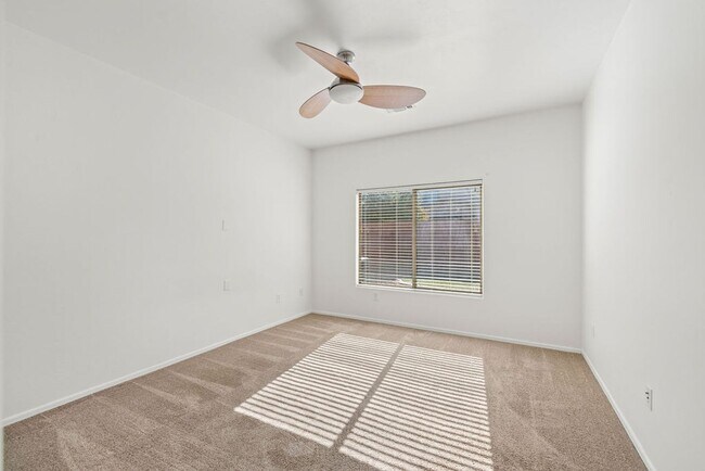 Building Photo - 3 Bedroom Home Located in Sycamore Park