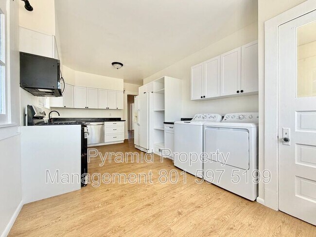 Building Photo - 1534 Garfield Ave S