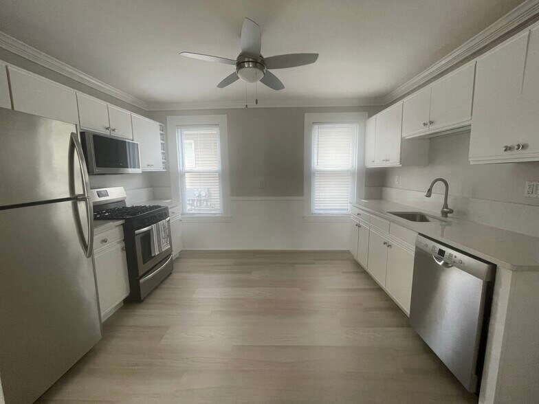 Building Photo - 24 Kenwood Ave