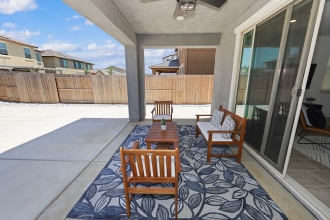 Building Photo - Exquisite 3/2.5 + Inlaw Quarters!  ELK GRO...