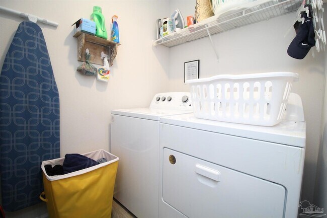 Building Photo - 6376 Burrow Ln