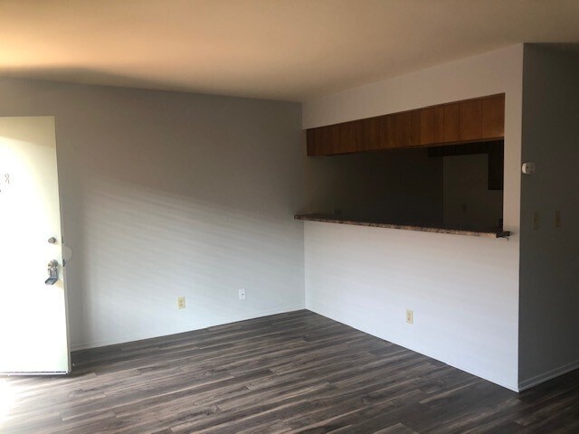 Living room - 1618 Grismer Ave