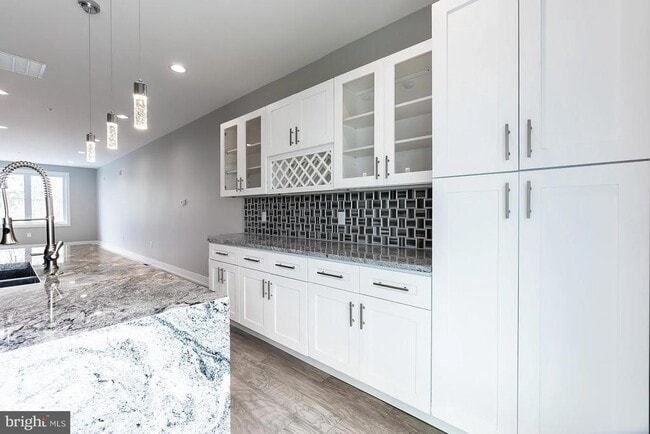 Building Photo - 2055 Tasker St