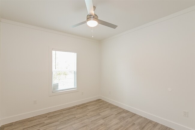 Building Photo - 3127 Bay St