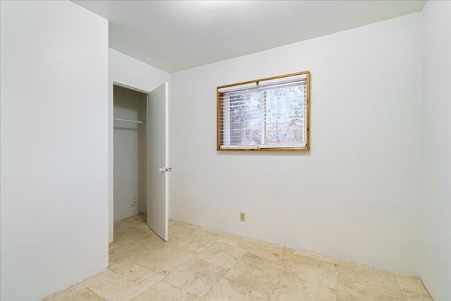 Building Photo - Amazing lot, this 2 bedroom home is updated and move in ready! A must see!