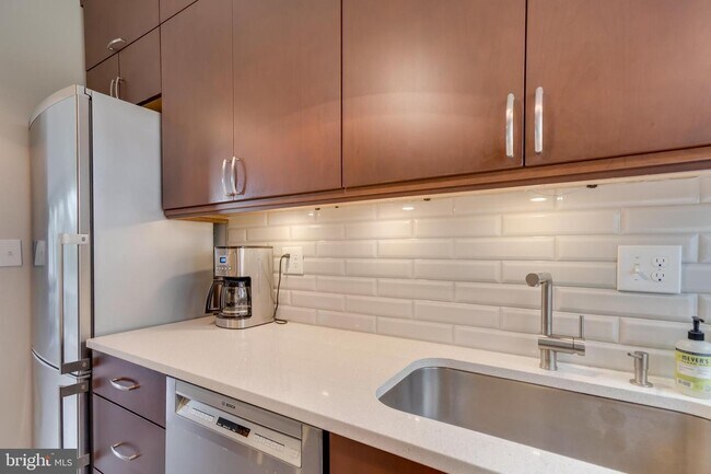 Building Photo - 3315 Pendleton Dr