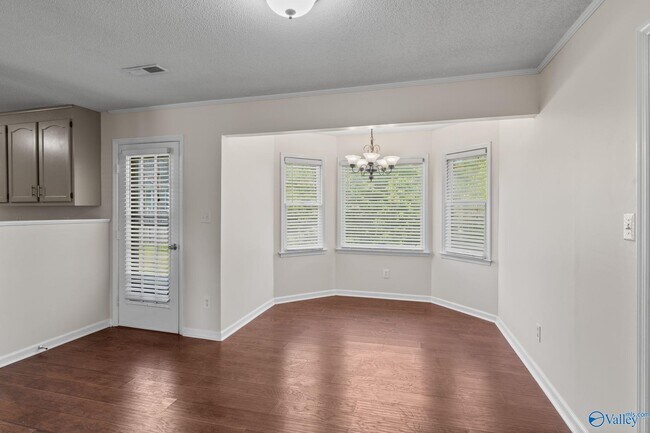 Building Photo - 1011 Sandy Springs Rd NW