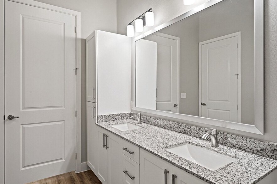 Building Photo - 8200 Glenn Day Dr