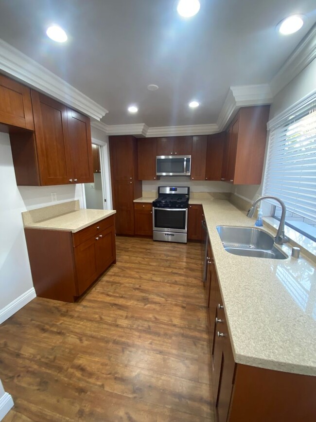 Building Photo - Luxurious 3 Bedroom Cypress Townhouse for ...