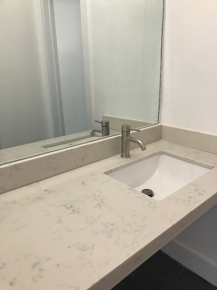 Building Photo - 6850 Royal Palm Blvd