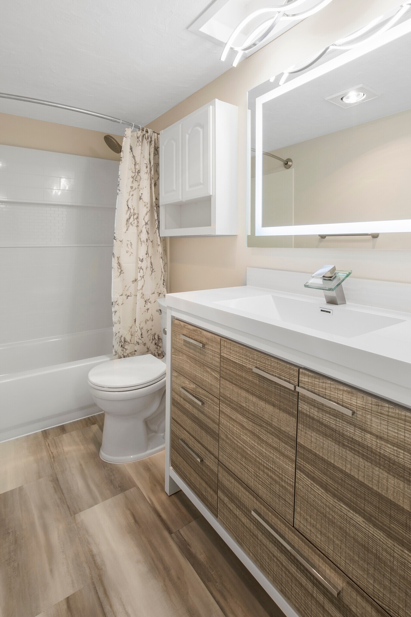 All New Bathroom Decour - 8632 164th Ave NE