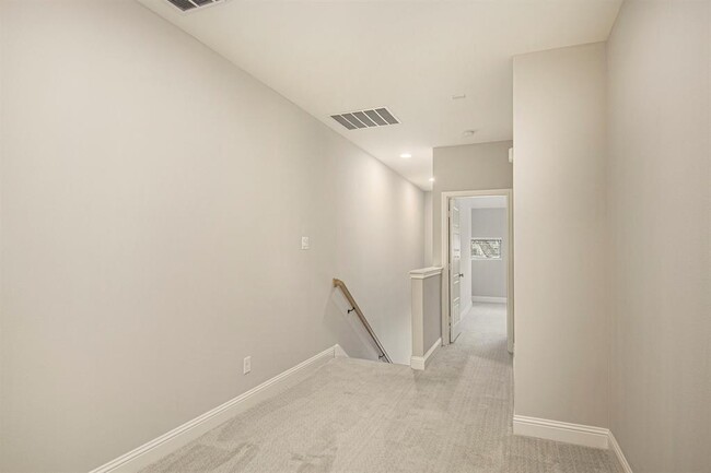 Building Photo - 224 Sunset Ln