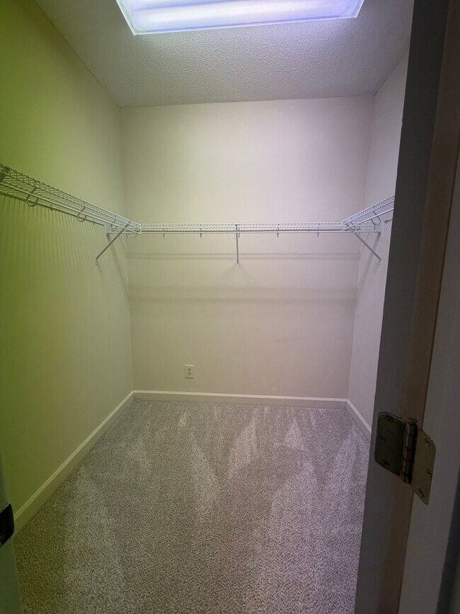 Building Photo - 200 Willow Green Dr