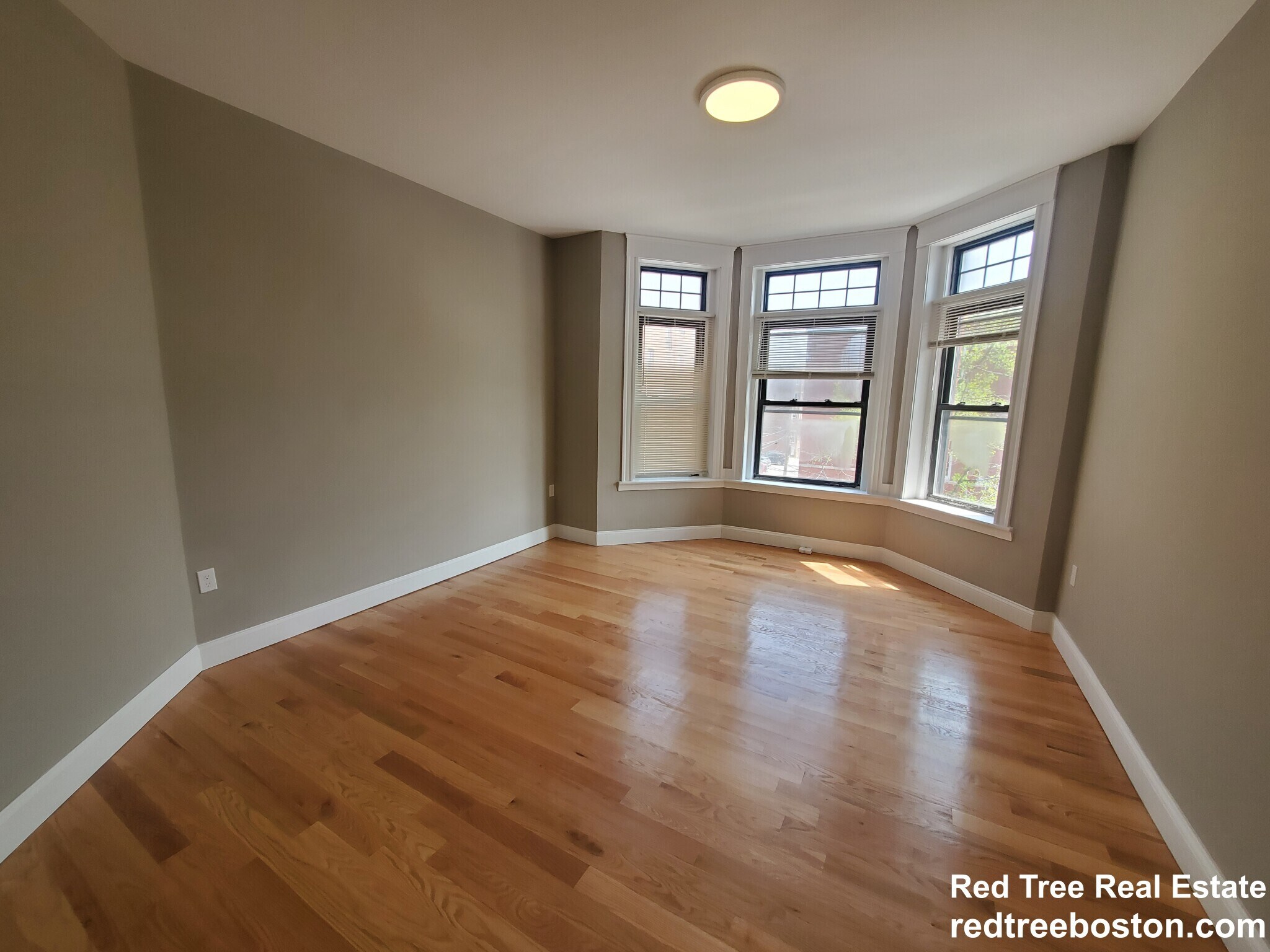 Building Photo - 1914 Beacon St